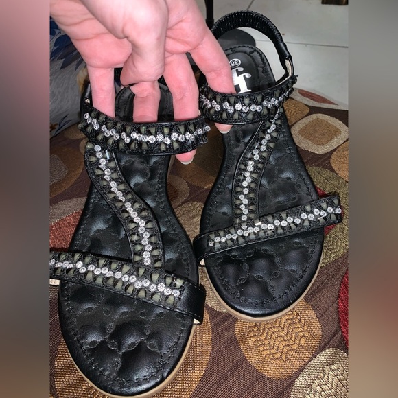 Whimsygoth JJ Elegant Black and Tan Sandals with Textured Outsole - Picture 3 of 7